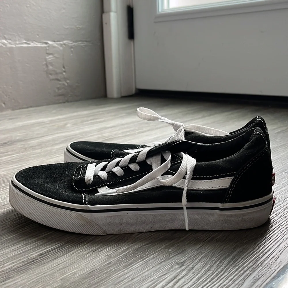 VANS - Picture 3 of 4